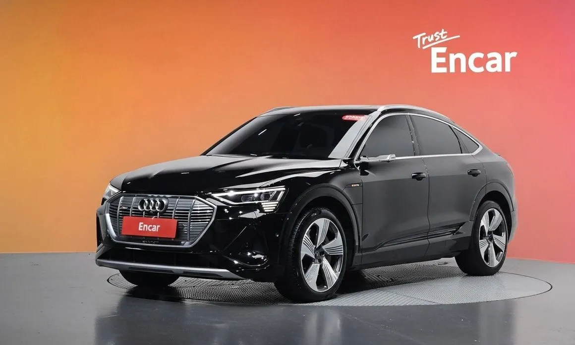 Audi e-tron — фото 1