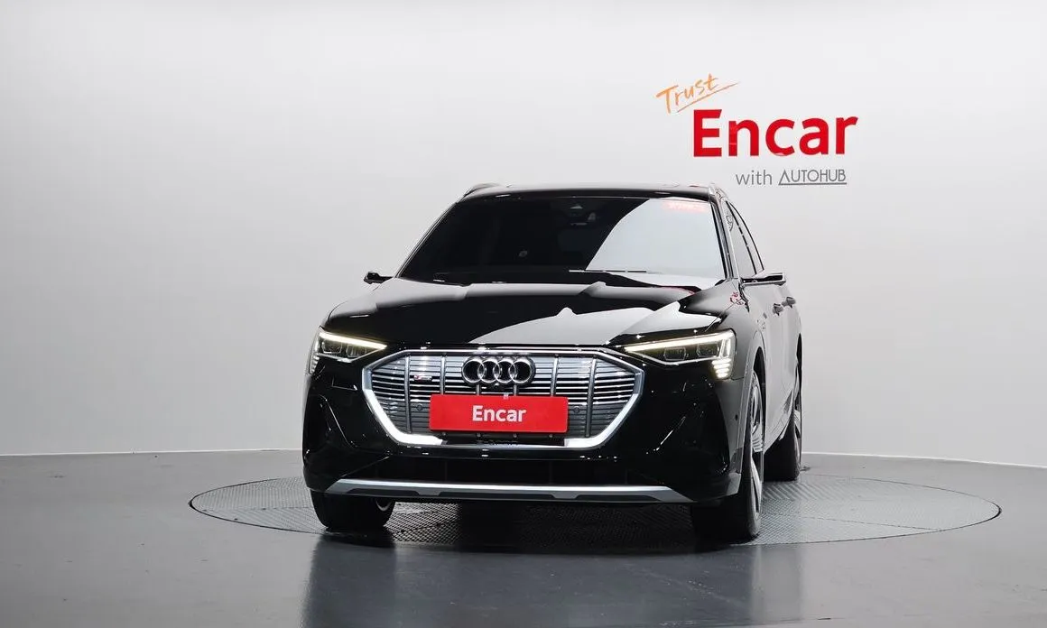 Audi e-tron — фото 4