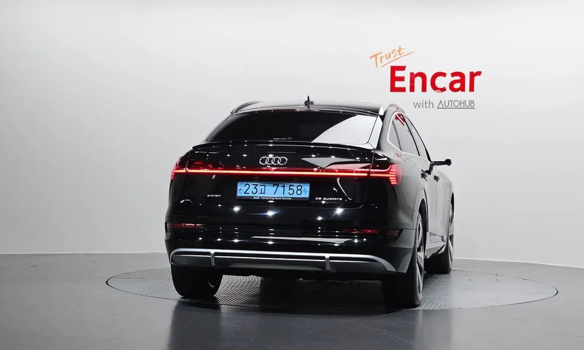 Audi e-tron — фото 2