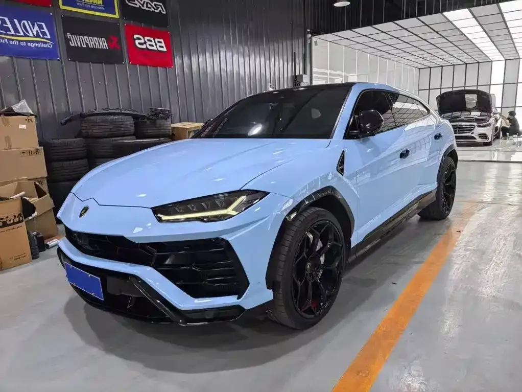 Lamborghini Urus — фото 1