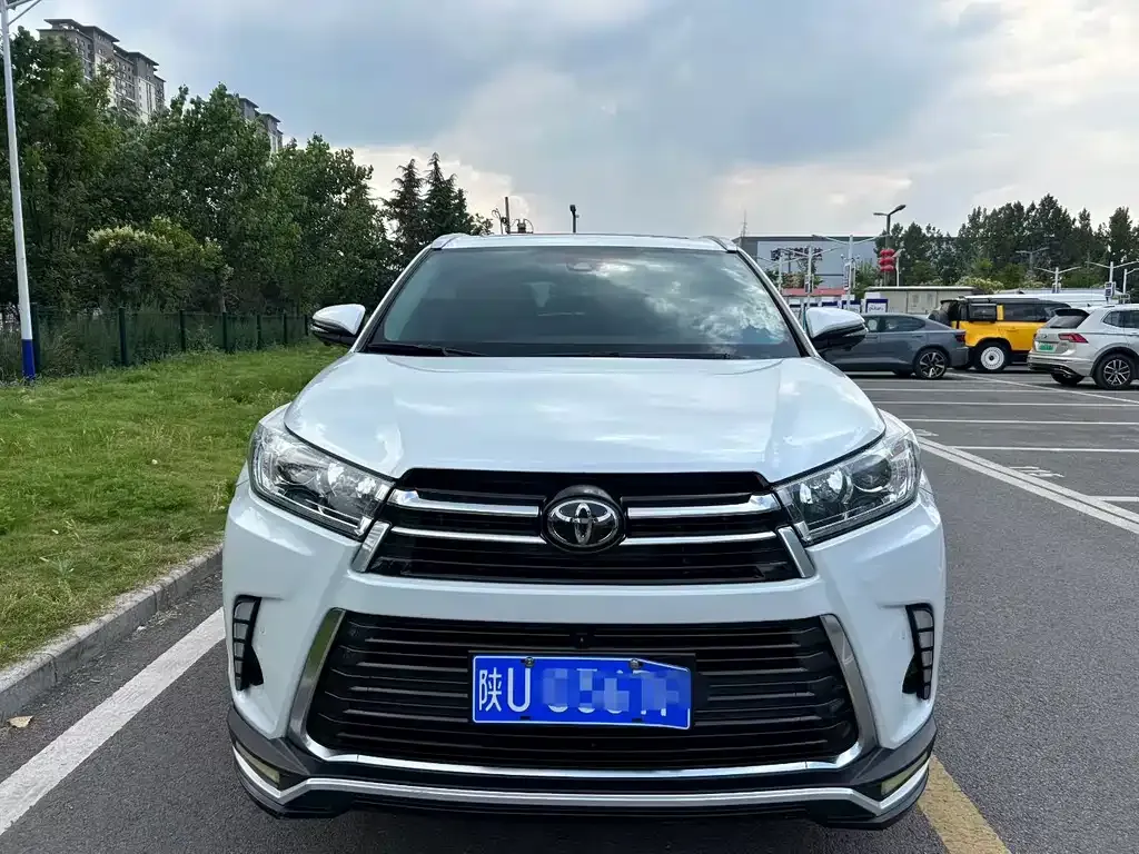 Toyota Highlander — фото 5
