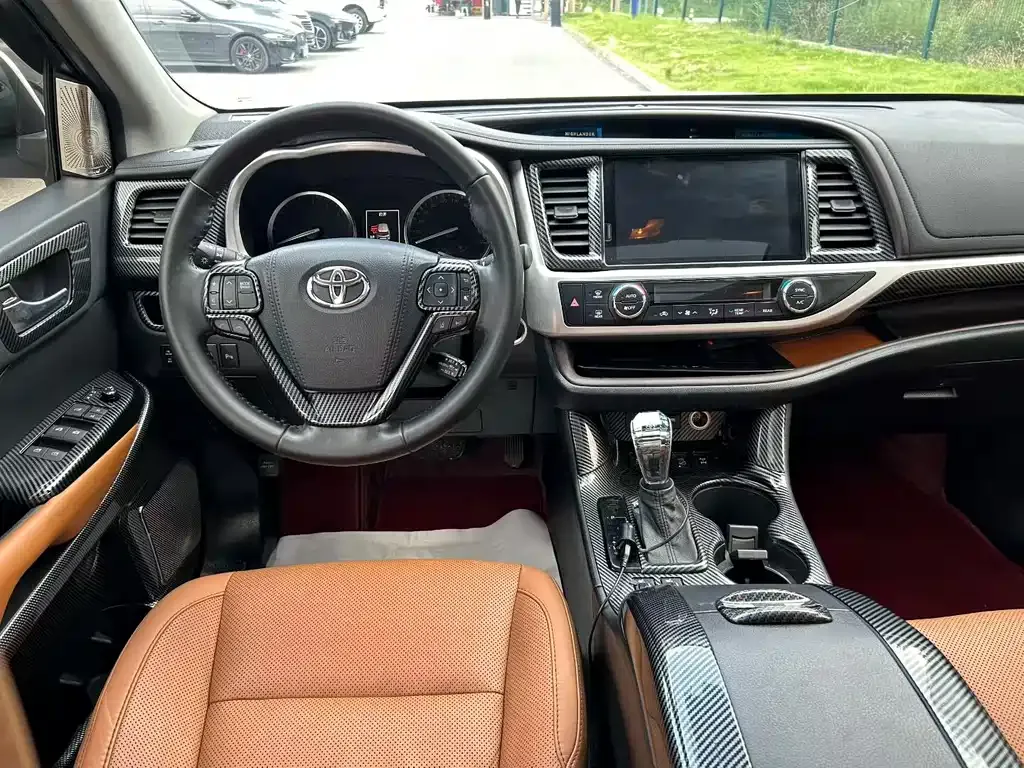 Toyota Highlander — фото 7