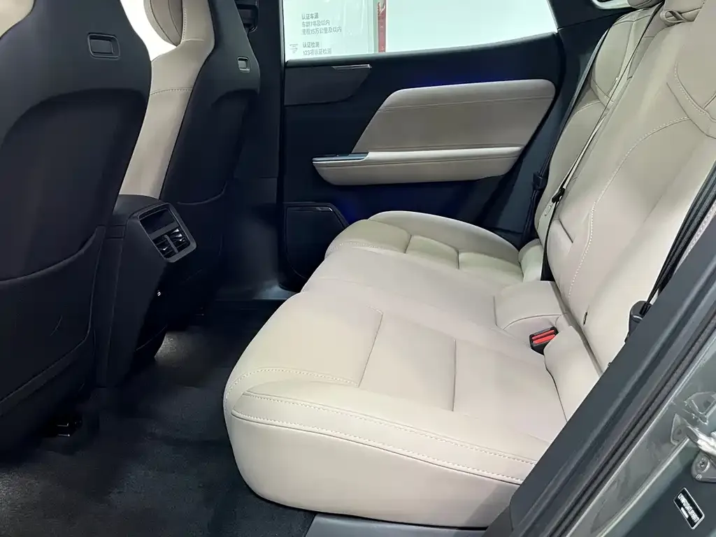 Volvo XC70 Plug-in Hybrid — фото 2