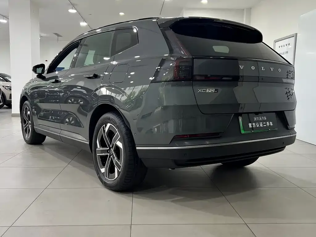 Volvo XC70 Plug-in Hybrid — фото 8