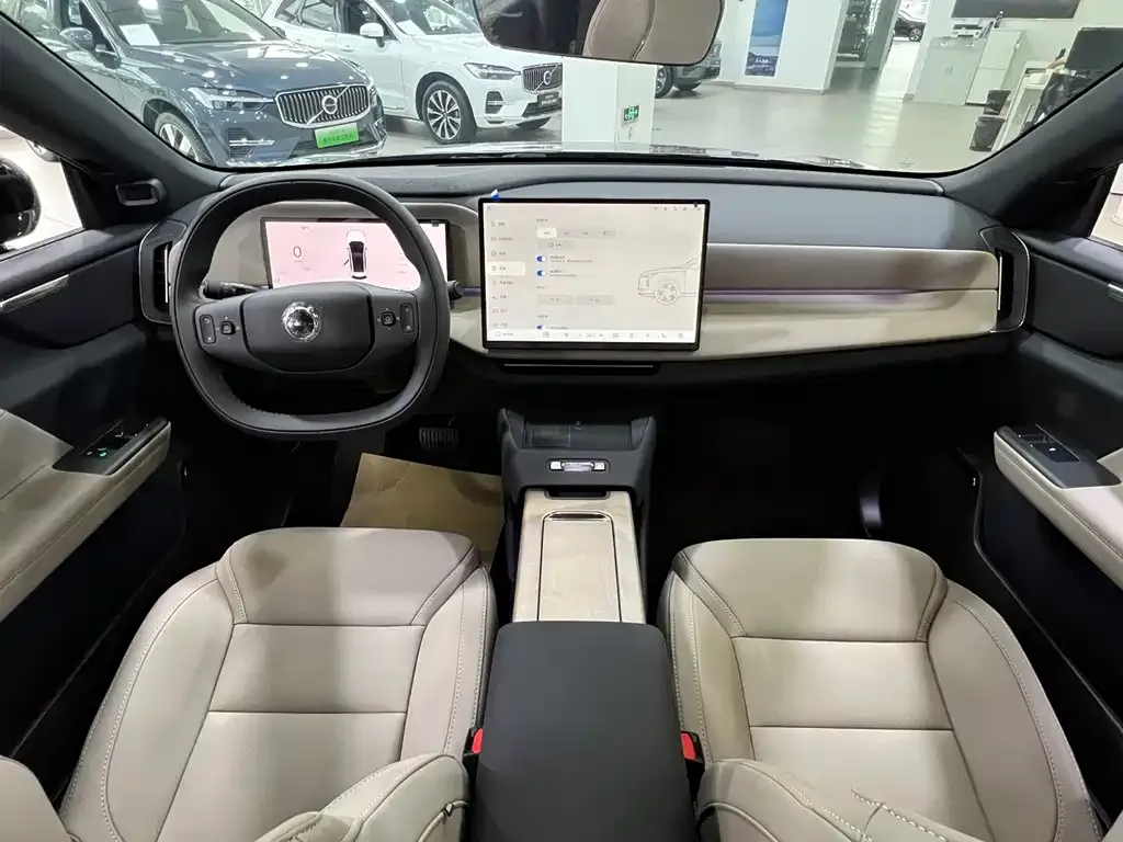 Volvo XC70 Plug-in Hybrid — фото 9