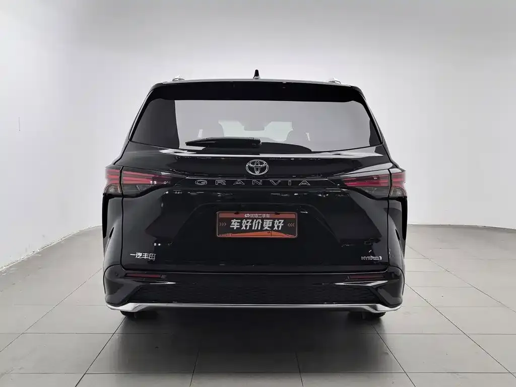 Toyota Granvia — фото 3