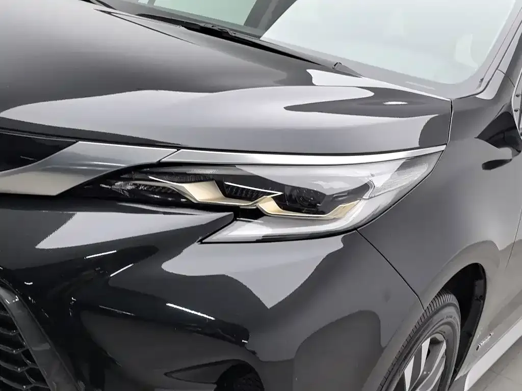 Toyota Granvia — фото 4