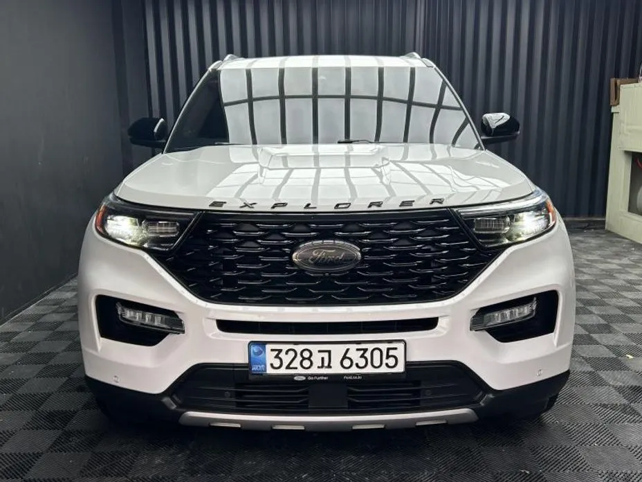 Ford Explorer — фото 1