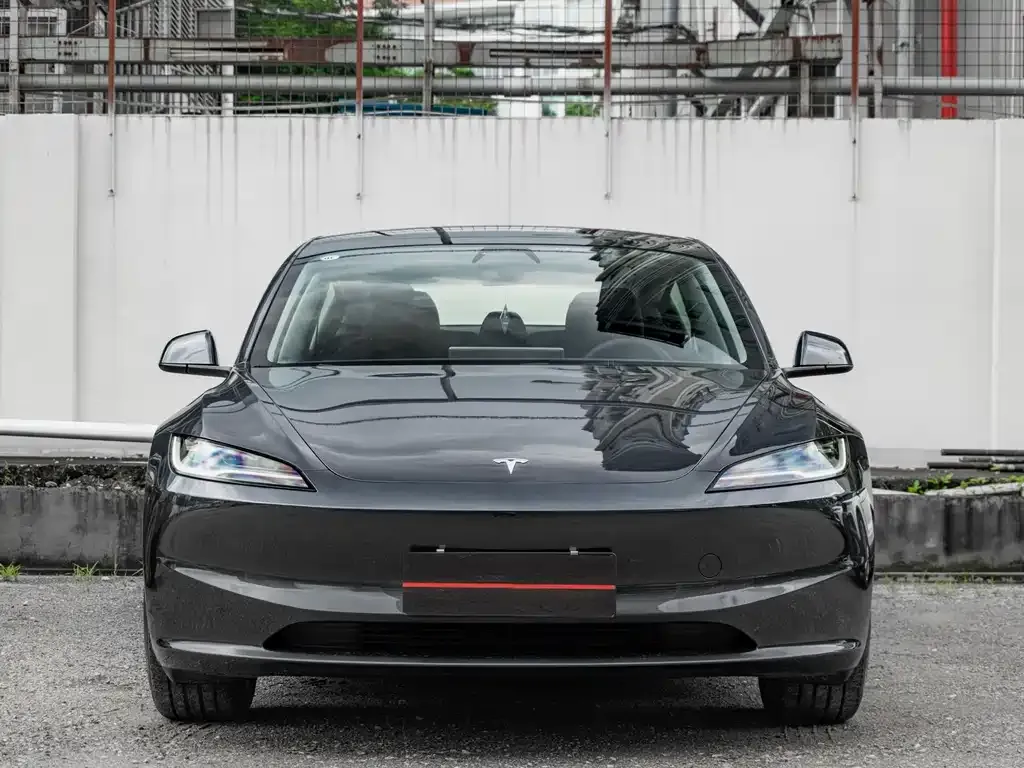 Tesla Model 3 — фото 4