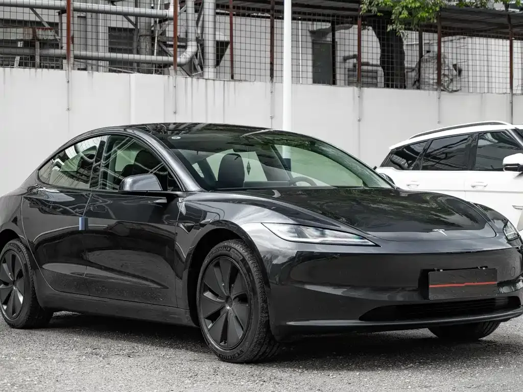 Tesla Model 3 — фото 7