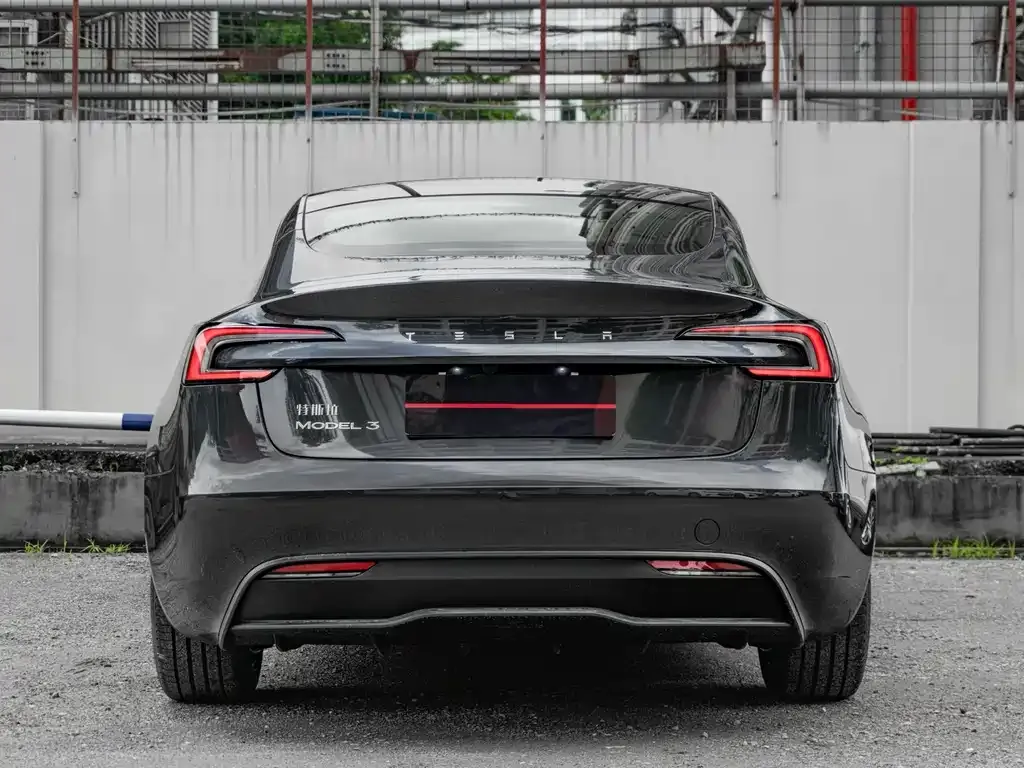 Tesla Model 3 — фото 8