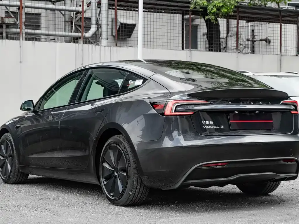 Tesla Model 3 — фото 6