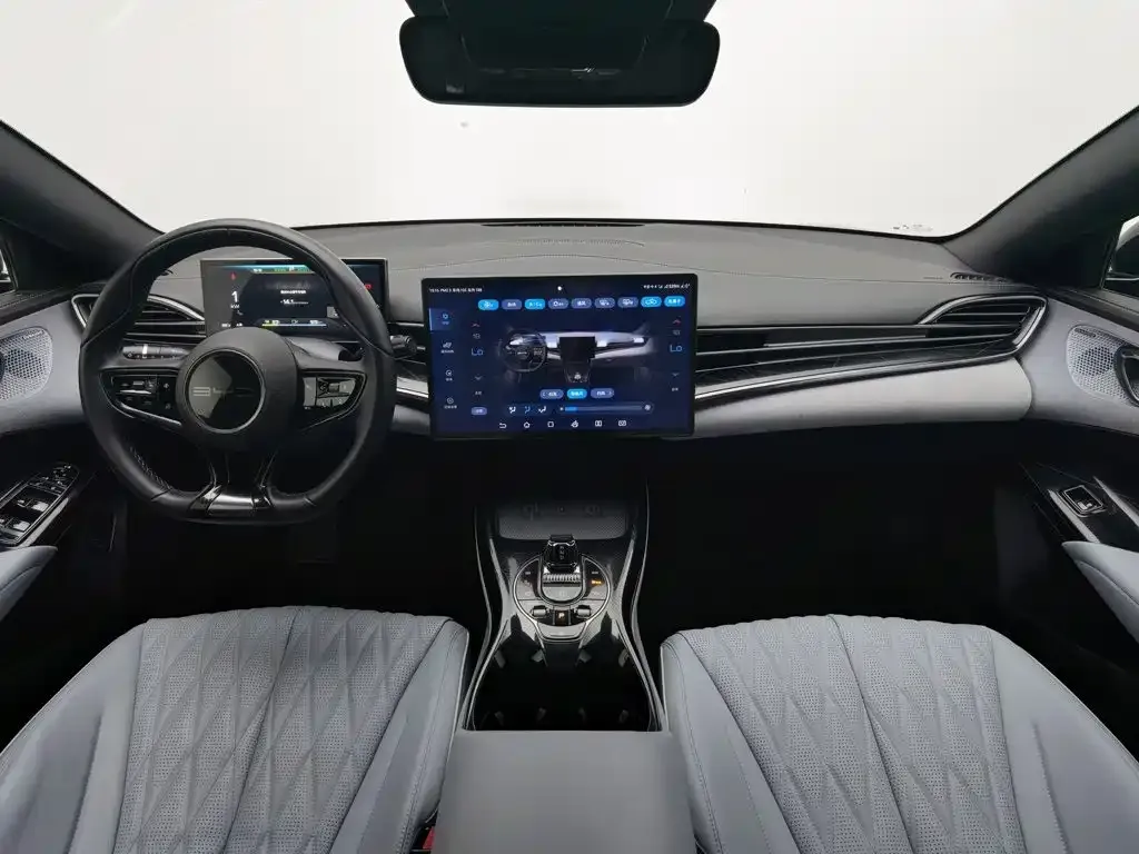 BYD Seal — фото 4