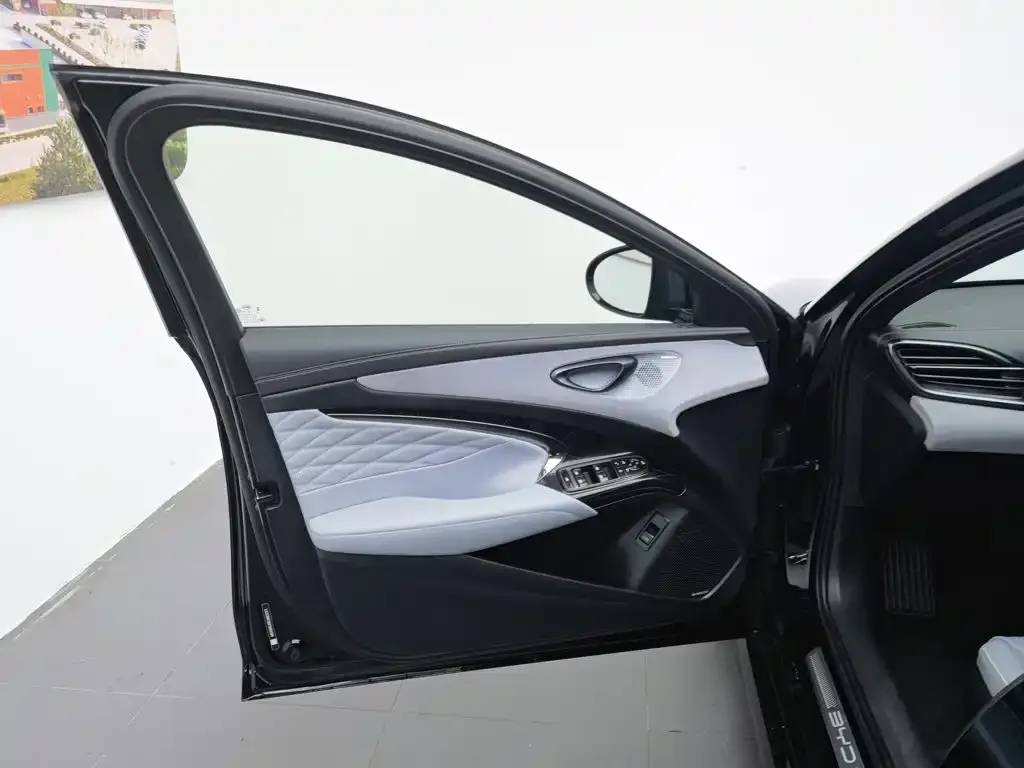 BYD Seal — фото 10