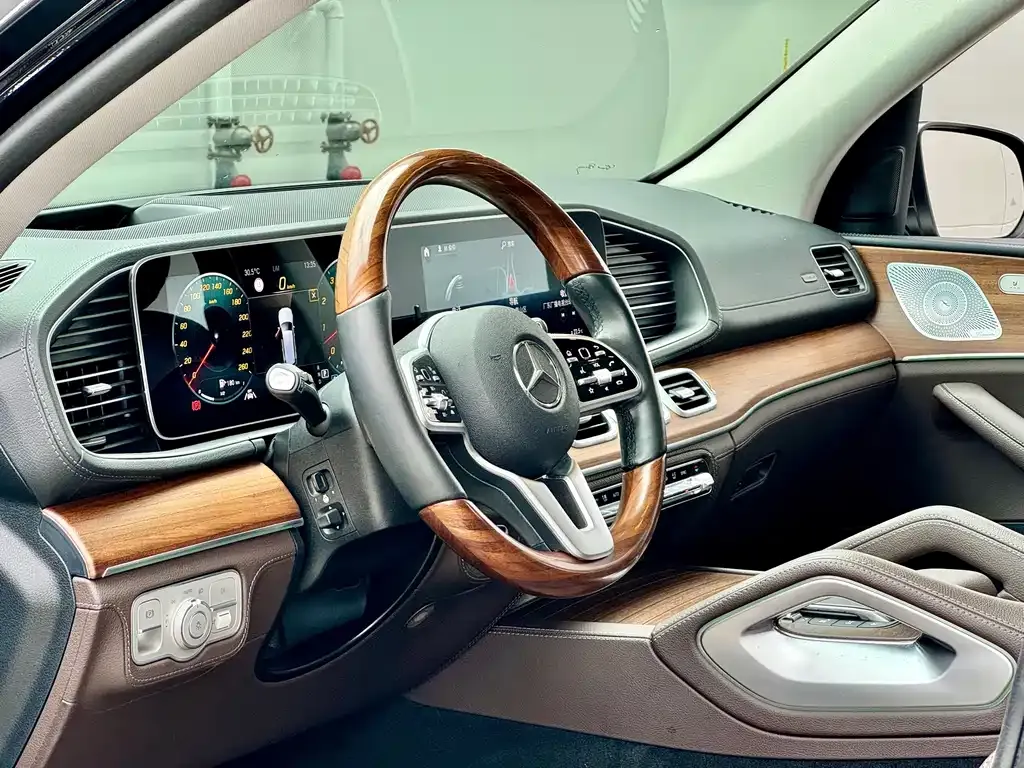 Mercedes-Benz GLS — фото 8