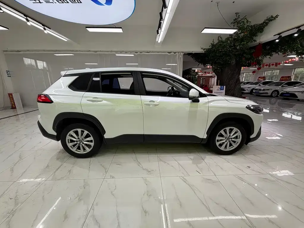 Toyota Corolla Cross — фото 10