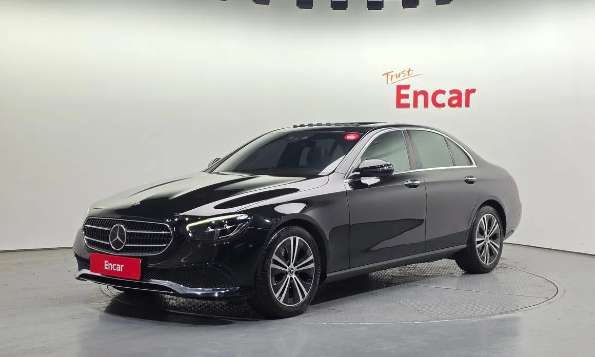 Mercedes-Benz E-Class — фото 1