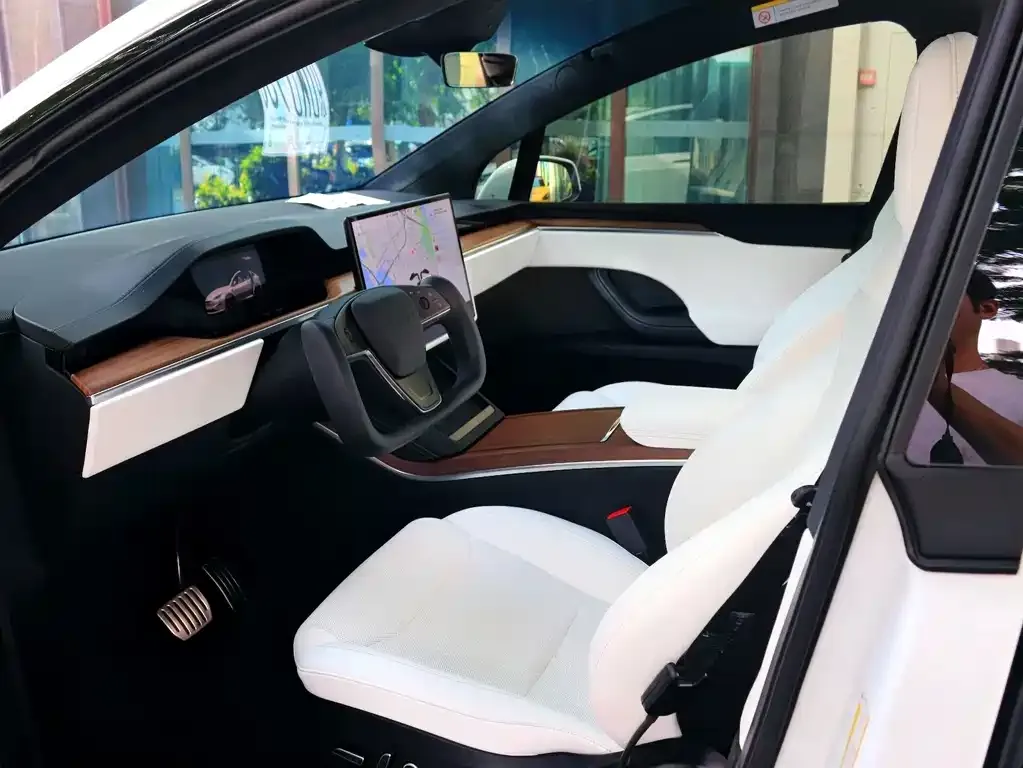 Tesla Model X — фото 2