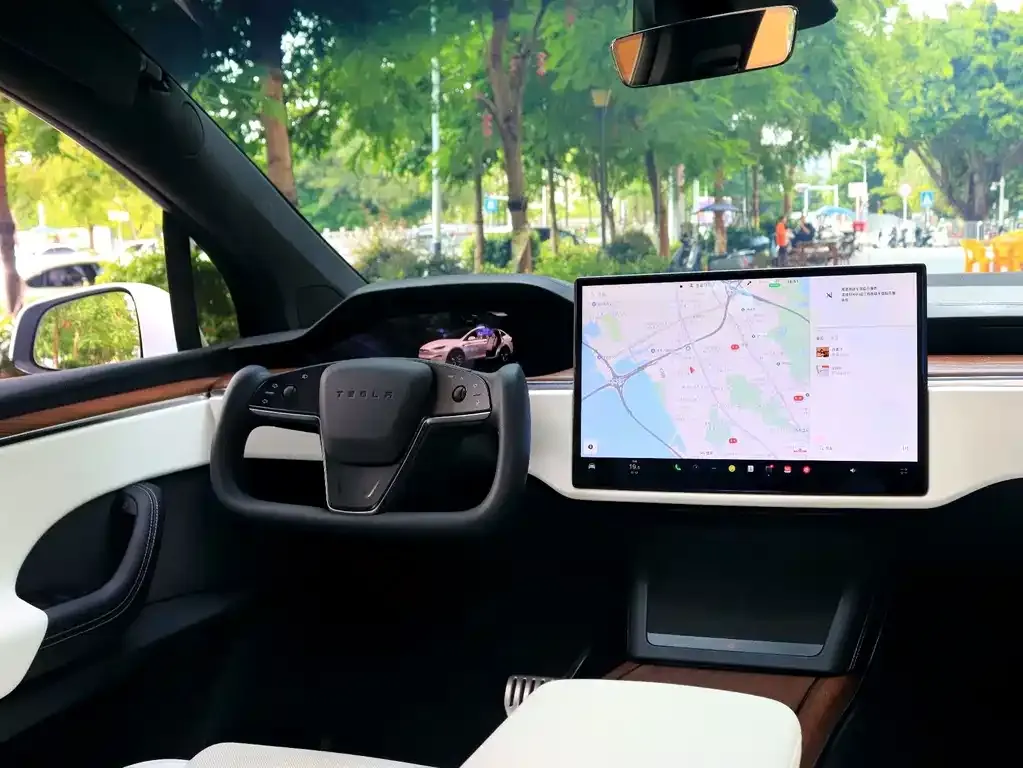 Tesla Model X — фото 4
