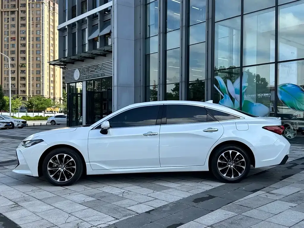 Toyota Avalon — фото 2