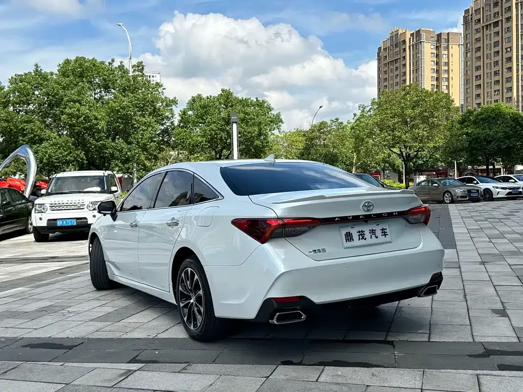Toyota Avalon — фото 10