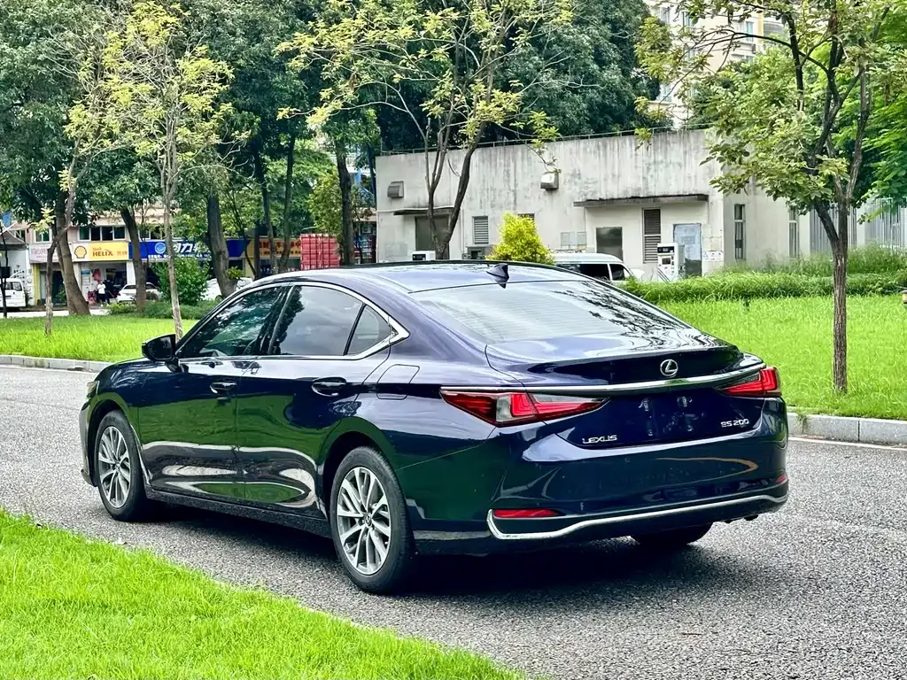 Lexus ES — фото 10