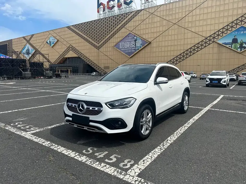 Mercedes-Benz GLA — фото 1