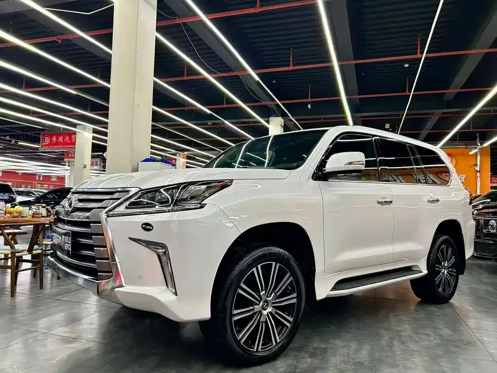 Lexus LX — фото 1