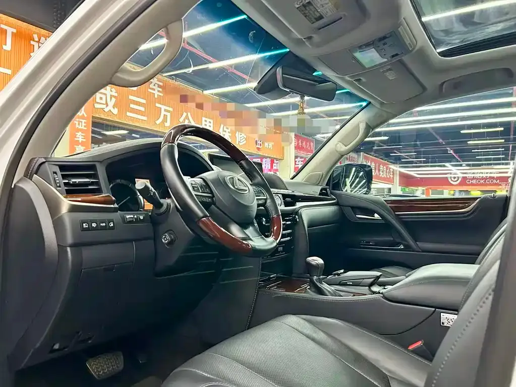 Lexus LX — фото 5