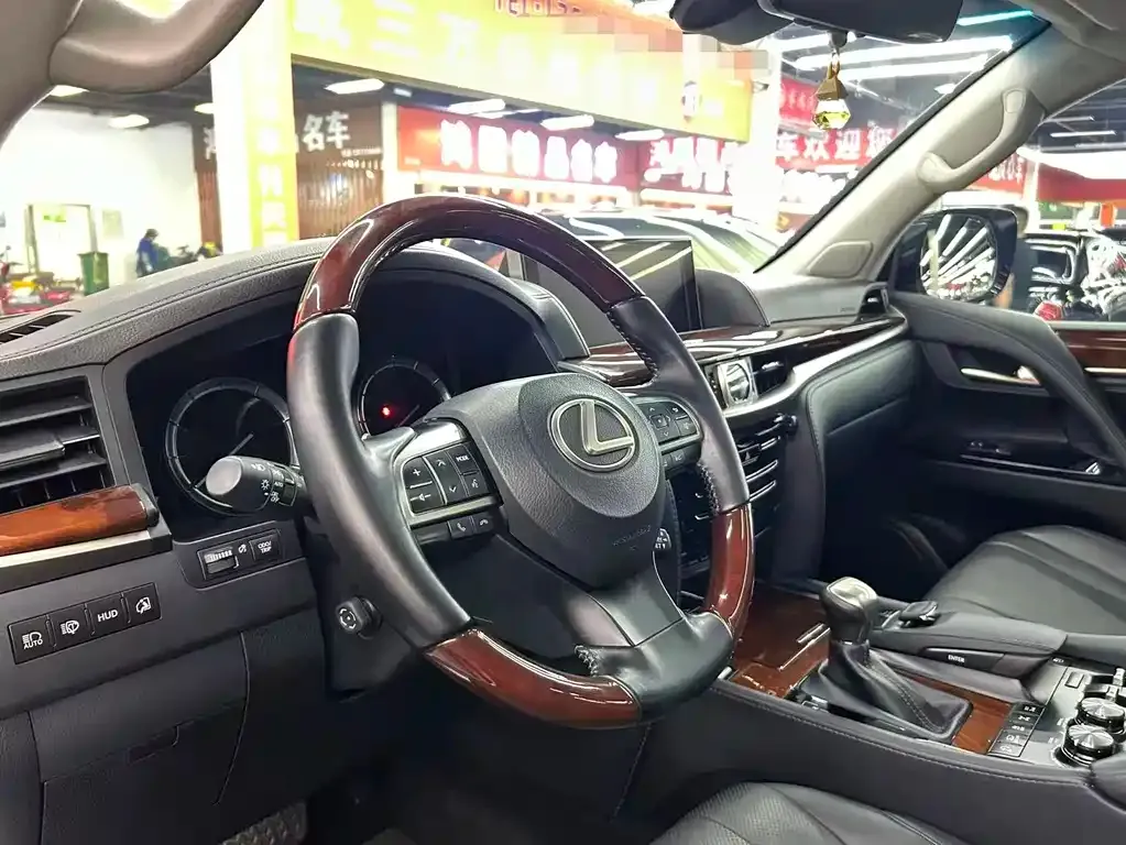 Lexus LX — фото 3