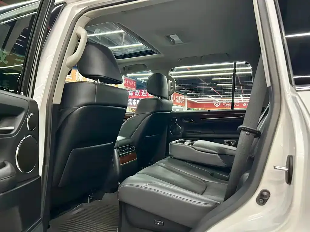 Lexus LX — фото 4