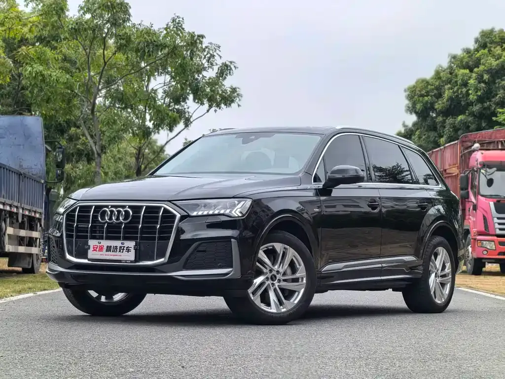 Audi Q7 — фото 1