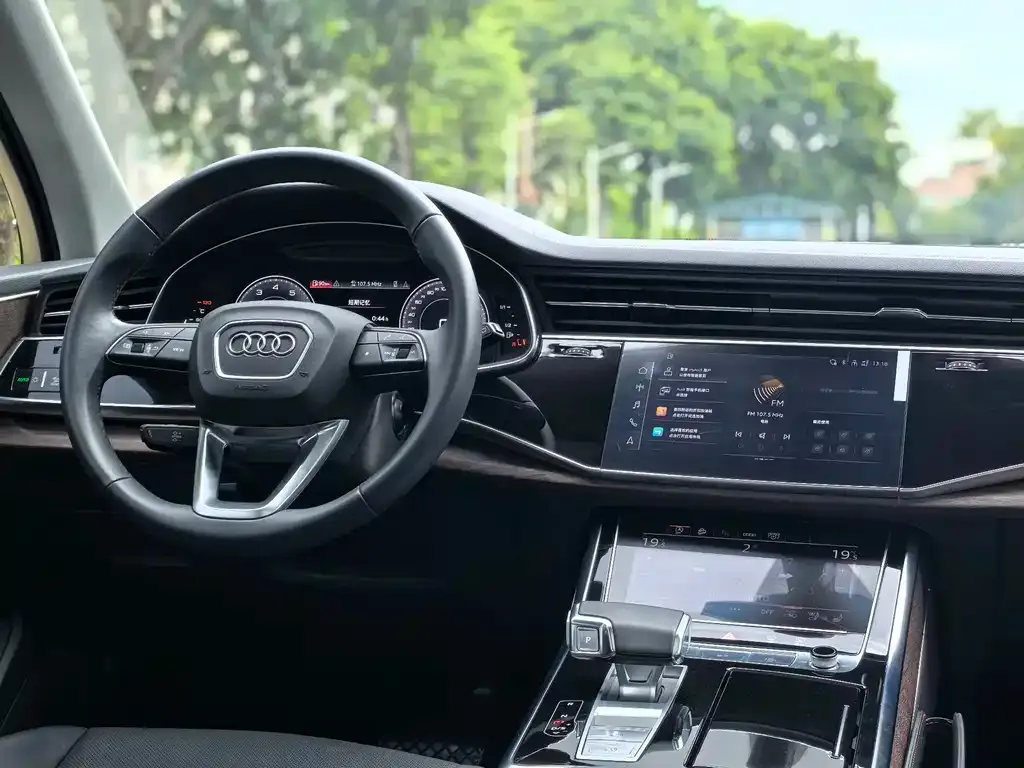 Audi Q7 — фото 9