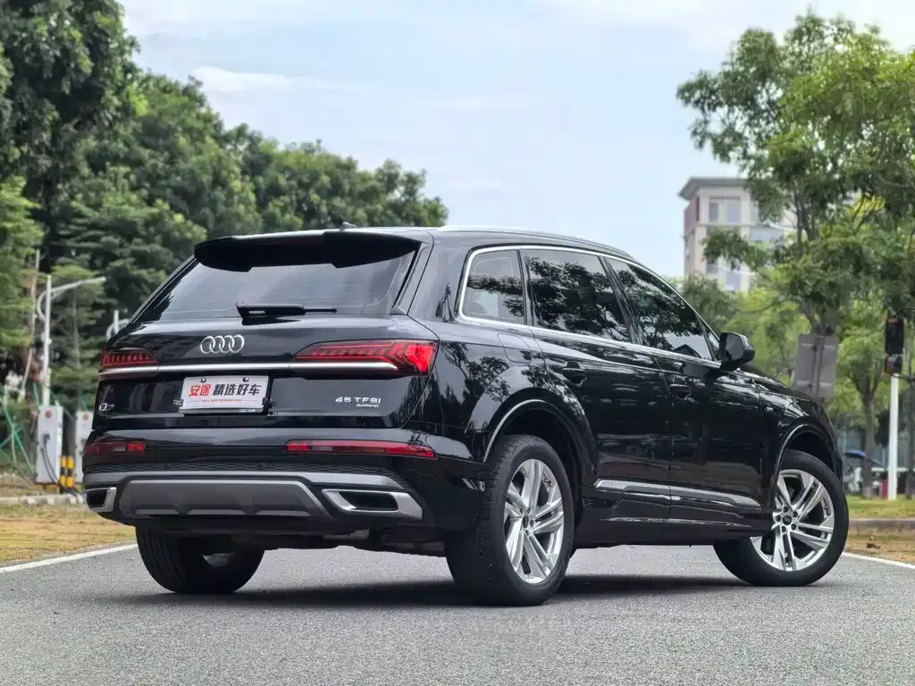 Audi Q7 — фото 6