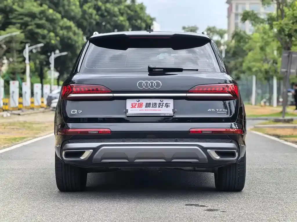 Audi Q7 — фото 8