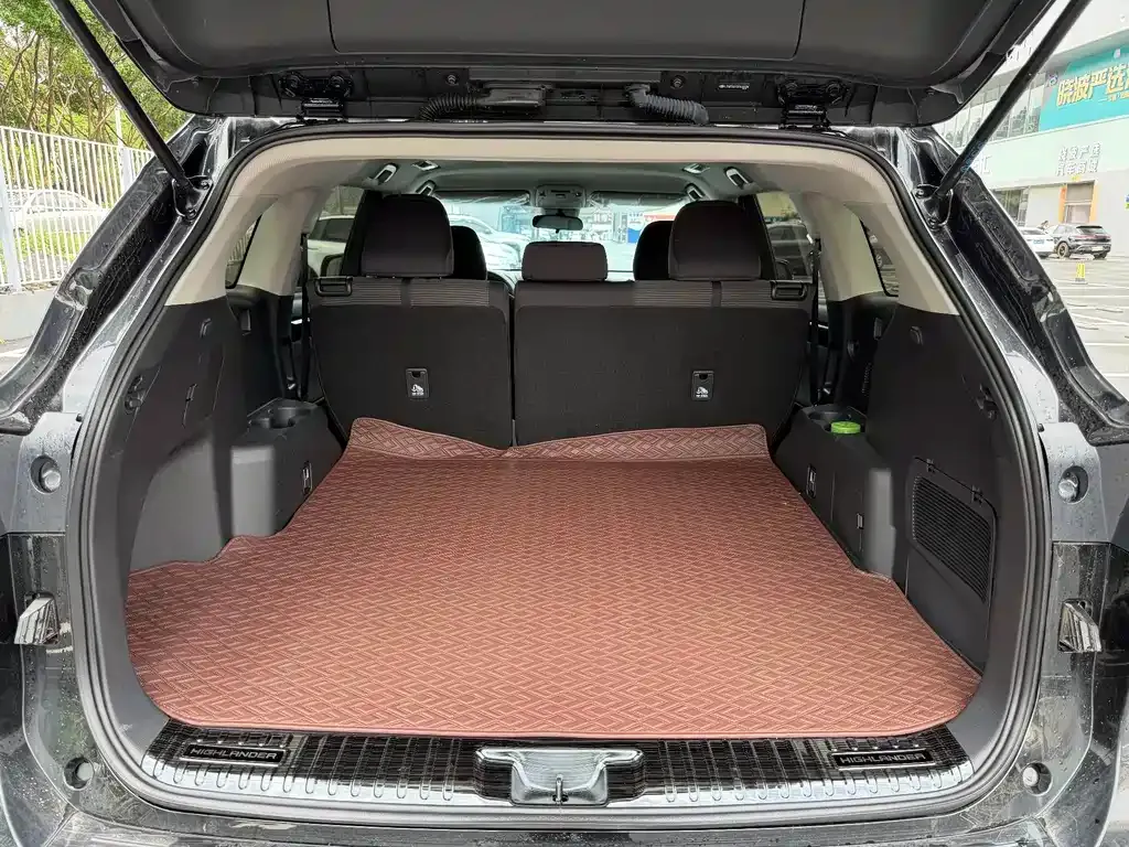 Toyota Highlander — фото 6