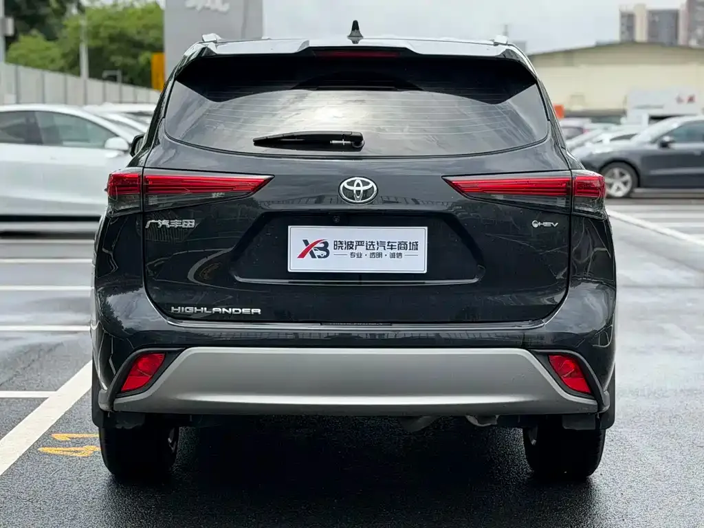 Toyota Highlander — фото 10