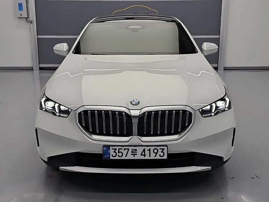 BMW 5-Series — фото 1