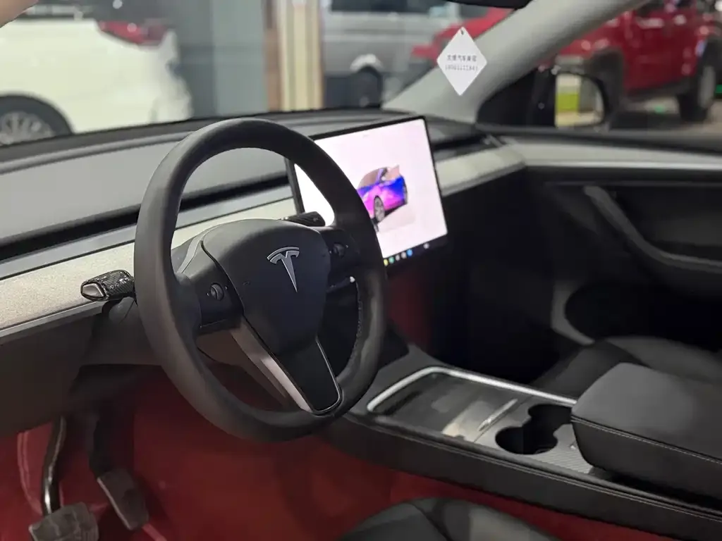 Tesla Model Y — фото 9