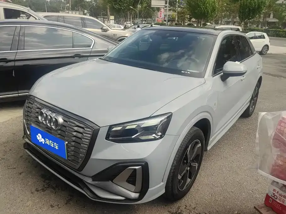 Audi Q2L e-tron — фото 1