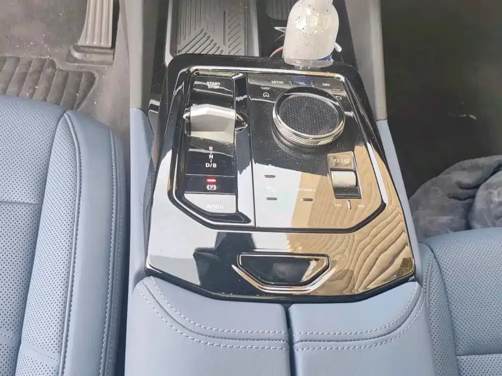 BMW i5 — фото 9