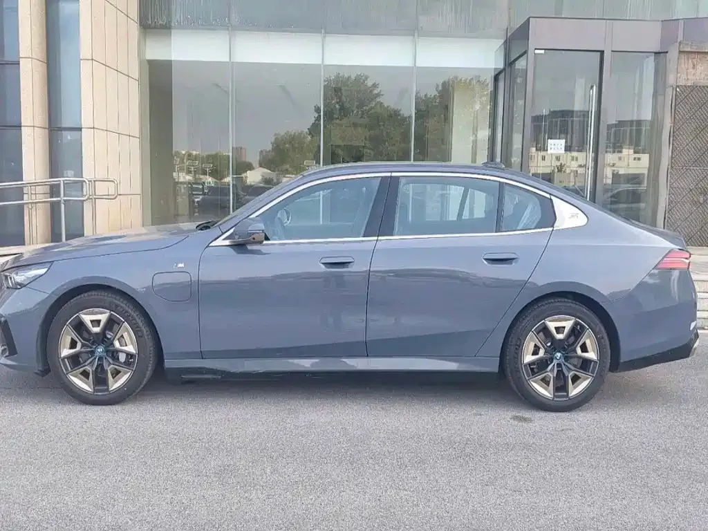 BMW i5 — фото 10