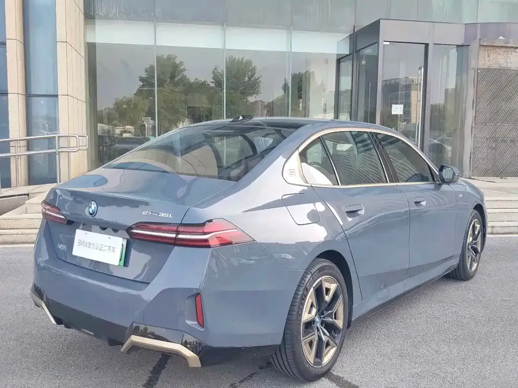 BMW i5 — фото 4
