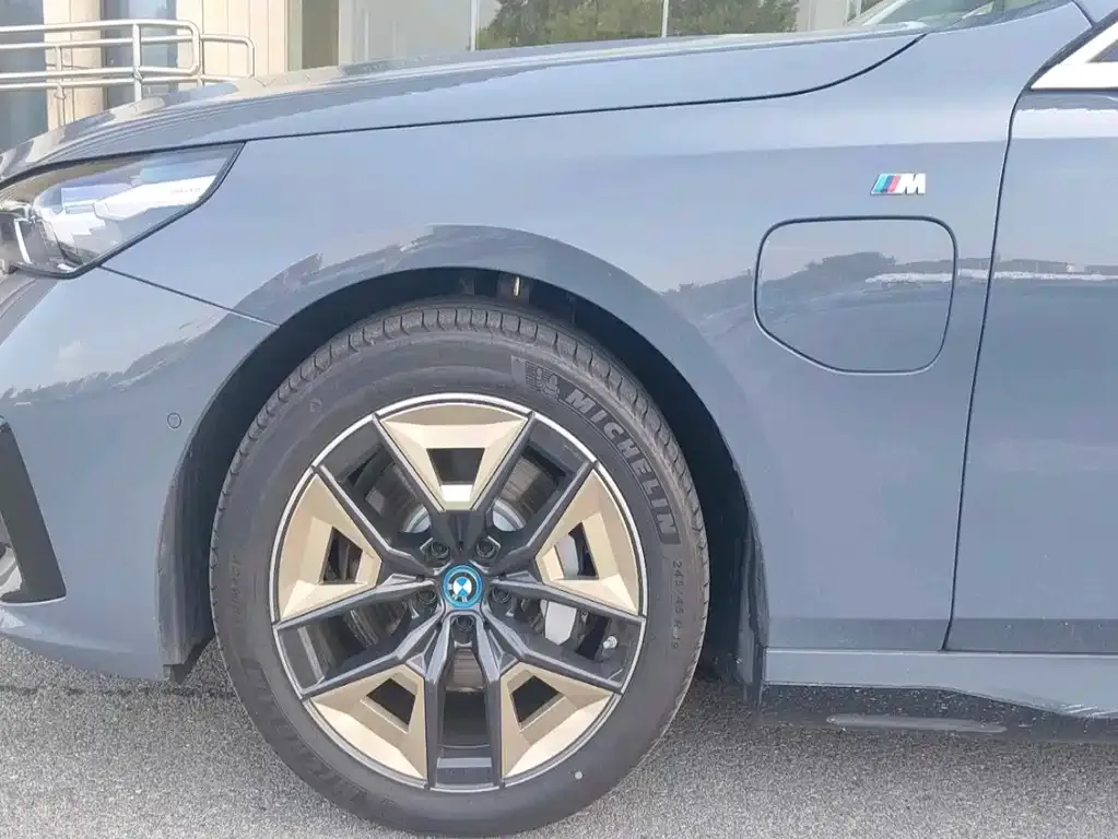 BMW i5 — фото 2