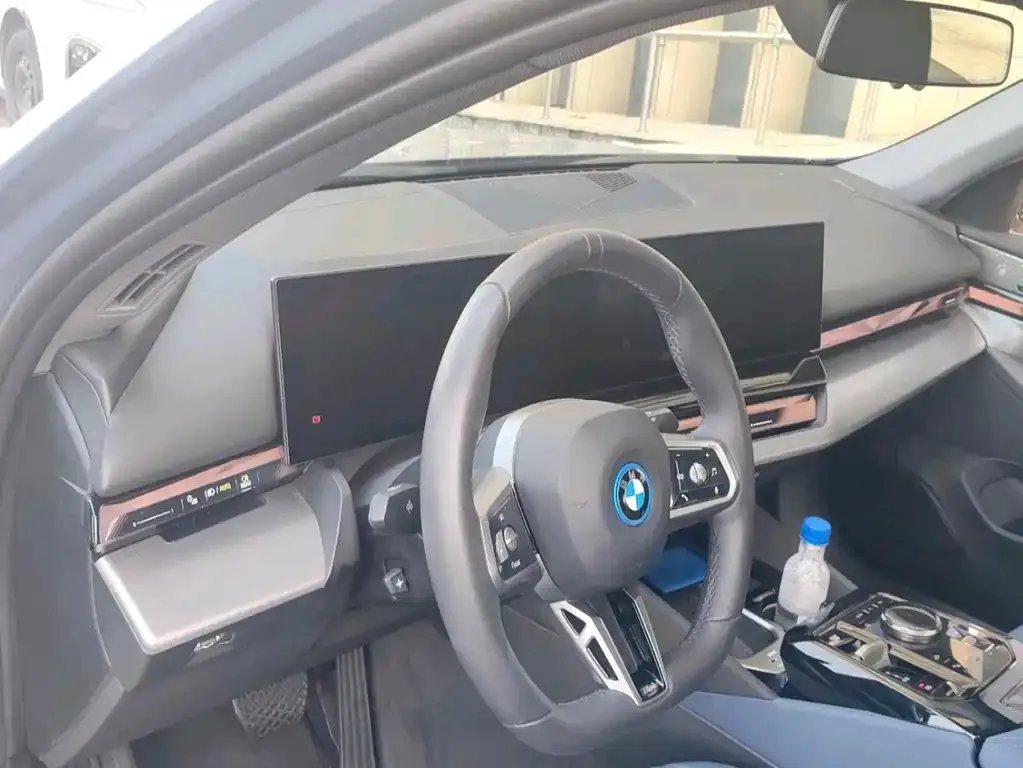 BMW i5 — фото 8