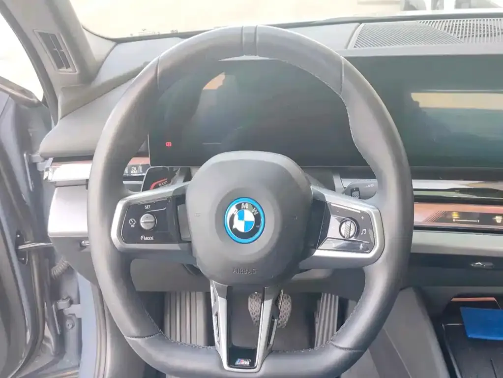 BMW i5 — фото 3