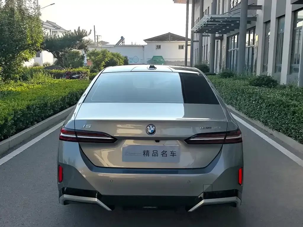 BMW i5 — фото 2