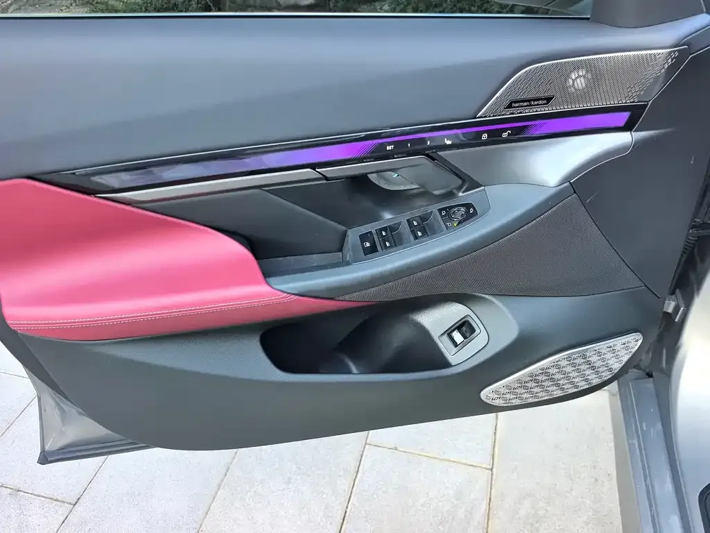 BMW i5 — фото 10