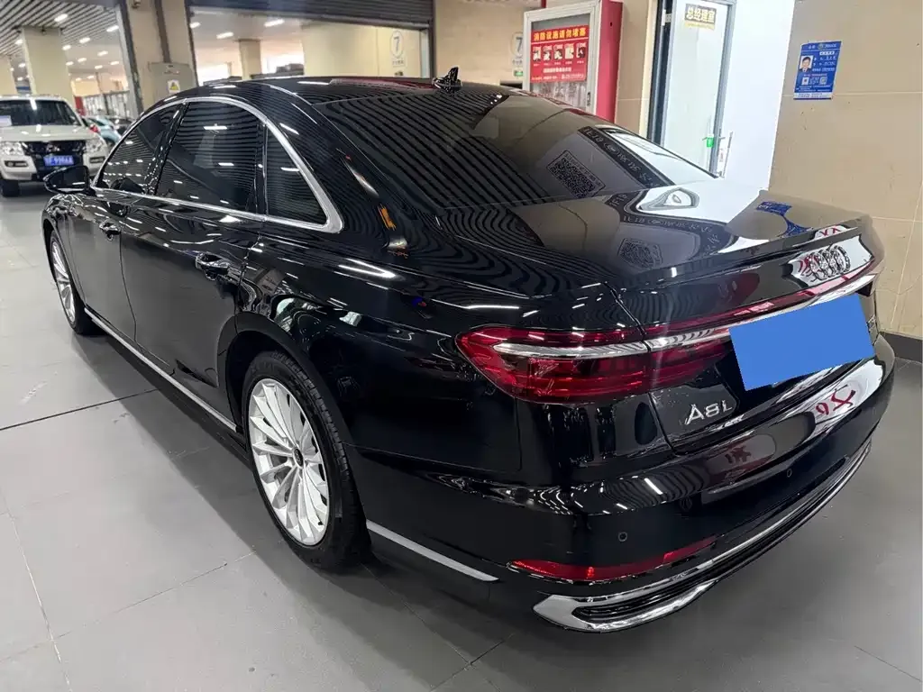 Audi A8 — фото 10