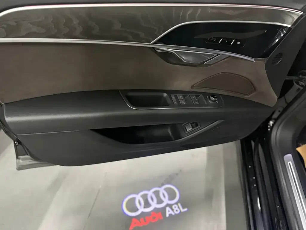 Audi A8 — фото 3